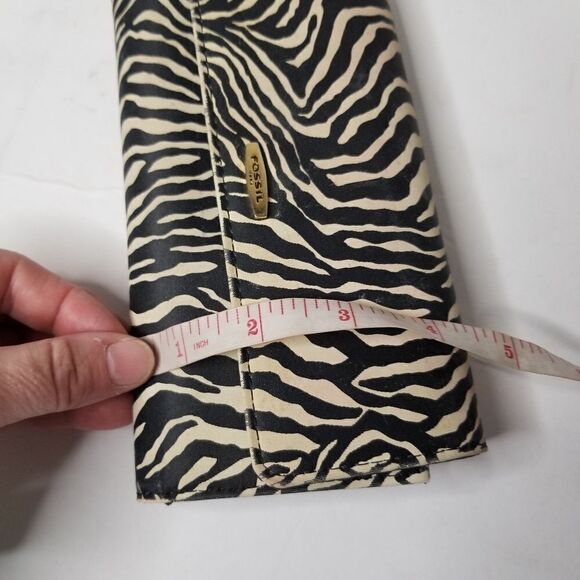 Fossil animal print wallet multiple pockets black interior - Picture 12 of 12